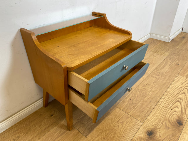 WMK 1/2 Besonders schöner & gut erhaltener Mid-Century Nachttisch , Vollholz ,  mit Schubladen in blau bezogen # Nachtschrank Nachtkommode Nachtschränkchen Bedside Table Kommode Vintage DDR 50er 60er