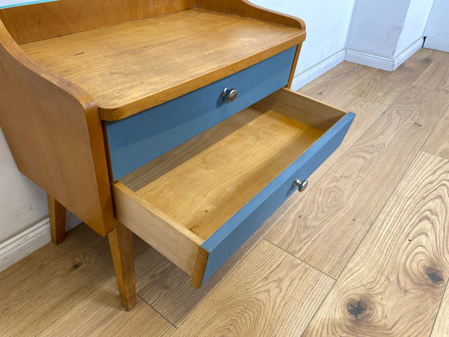 WMK 1/2 Besonders schöner & gut erhaltener Mid-Century Nachttisch , Vollholz ,  mit Schubladen in blau bezogen # Nachtschrank Nachtkommode Nachtschränkchen Bedside Table Kommode Vintage DDR 50er 60er