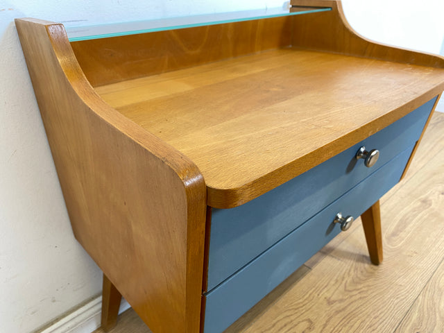 WMK 1/2 Besonders schöner & gut erhaltener Mid-Century Nachttisch , Vollholz ,  mit Schubladen in blau bezogen # Nachtschrank Nachtkommode Nachtschränkchen Bedside Table Kommode Vintage DDR 50er 60er