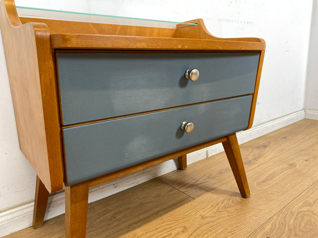 WMK 1/2 Besonders schöner & gut erhaltener Mid-Century Nachttisch , Vollholz ,  mit Schubladen in blau bezogen # Nachtschrank Nachtkommode Nachtschränkchen Bedside Table Kommode Vintage DDR 50er 60er