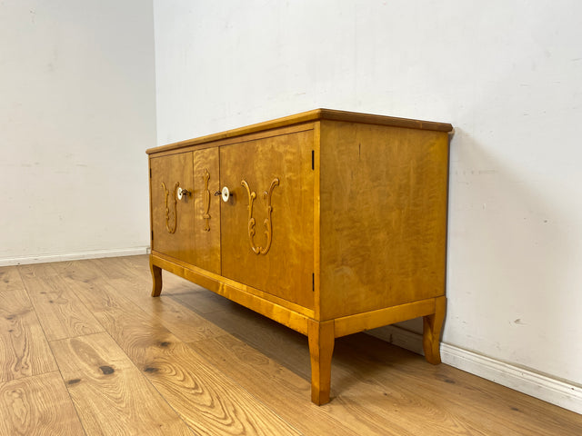 WMK Elegantes schwedisches 40er Jahre Sideboard , Vollholz, mit Originalgriffen & Holzapplikationen # Kommode Schrank Lowboard TV-Lowboard TV-Bank Wäschekommode Anrichte Vintage Jugendstil Mid-Century