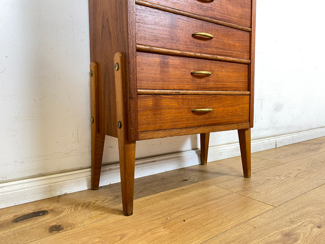 WMK Sehr hübsche kleine skandinavische Kommode aus vollem Holz in Teakholz mit Schubladen und Messinggriffen # Schubladenkommode Wäschekommode Flurkommode Beistelltisch Mid-Century Vintage Teak 60er