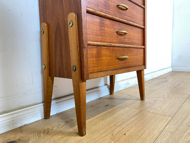 WMK Sehr hübsche kleine skandinavische Kommode aus vollem Holz in Teakholz mit Schubladen und Messinggriffen # Schubladenkommode Wäschekommode Flurkommode Beistelltisch Mid-Century Vintage Teak 60er