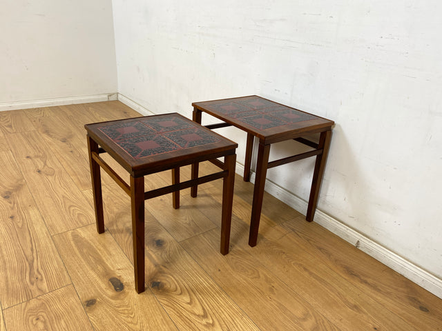 WMK Eleganter & sehr gut erhaltener skandinavischer Satztisch mit kunstvollen Fliesen & Palisander Rahmen , Dänemark um 1960 # Beistelltisch Couchtisch Fliesentisch Coffe table Mid-Century  Vintage