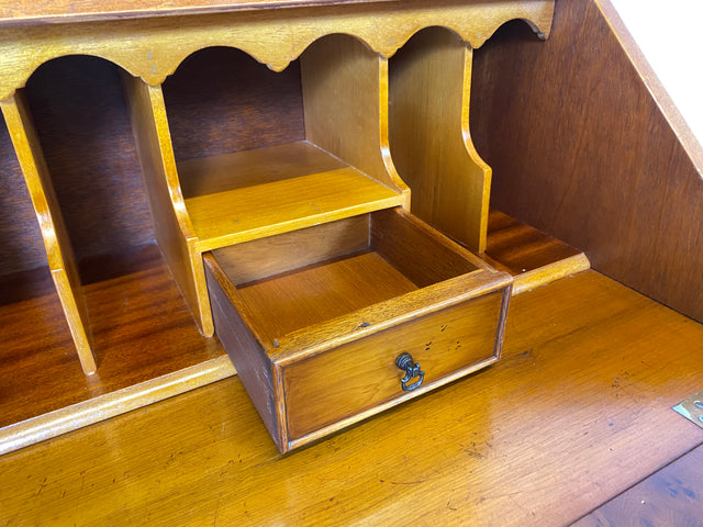 WMK I Hochwertiger Stilmöbel Aufsatz Sekretär im englischen Stil mit Vitrine und Schreibunterlage aus Leder I Schreibschrank Schreibtisch Desk Bücher Schrank Kommode Highboard Vintage Empire Regency