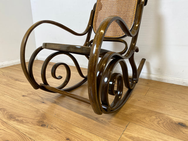 WMK I Eleganter italienischer Bugholz Schaukel Stuhl mit Wiener Geflecht von Sautto & Liberale im Thonet Stil, 1930-1960 I Sessel Fauteuil Lese Relax Rocking Chair Korb Vintage Berlin Bayern Bremen