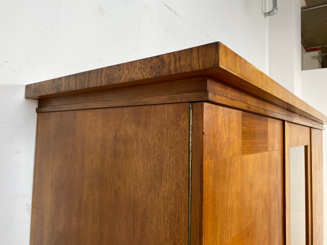 Besonders schöner 1930er Jahre Art Deco Kleiderschrank aus vollem Holz mit Glastür und Spiegel I Schrank Schlafzimmerschrank Wäscheschrank Wardrobe Antik Vintage I