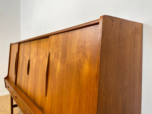 WMK Stilvolles und gut erhaltenes skandinavisches Highboard in Teakholz mit verspiegeltem Barfach, Schiebetüren, & Schubladen # Sideboard Schrank Barschrank Bar Teak Mid-Century Danish Design Vintage