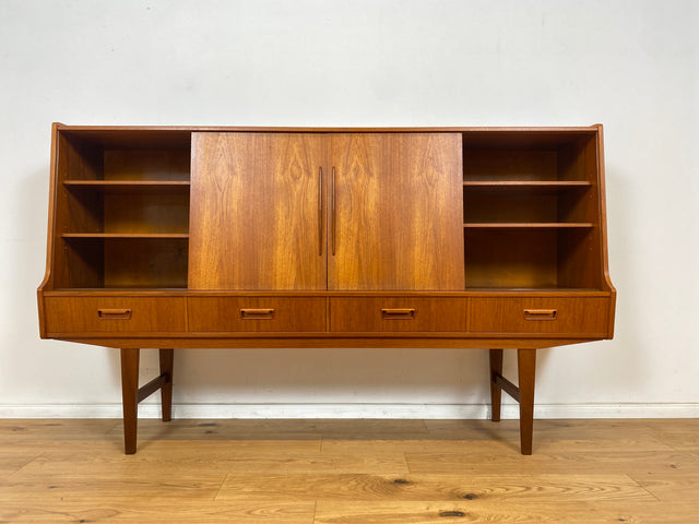 WMK Stilvolles und gut erhaltenes skandinavisches Highboard in Teakholz mit verspiegeltem Barfach, Schiebetüren, & Schubladen # Sideboard Schrank Barschrank Bar Teak Mid-Century Danish Design Vintage