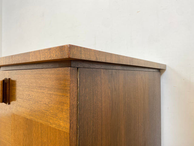 WMK Imposanter und gut erhaltener großer Art Deco Schreibtisch aus vollem Holz, freistellend, mit Schubladen und formschönen Originalgriffen # Desk Arbeitstisch Bürotisch antiker Cheftisch Vintage