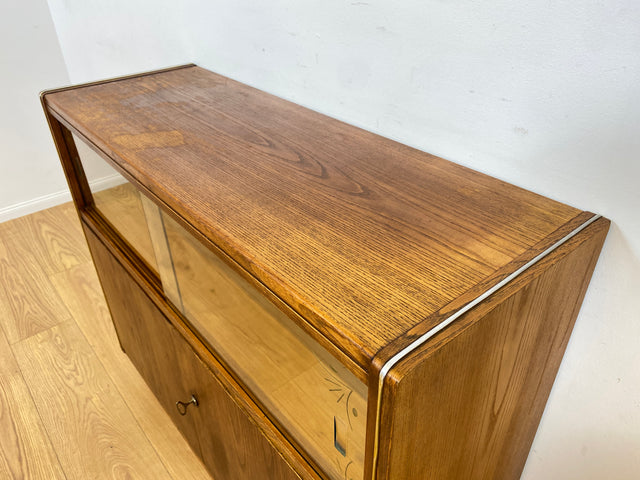 WMK Hübsche & gut erhaltene 50er Jahre Vitrinenkommode aus vollem Holz mit Schiebetüren aus Glas # Schrank Sideboard Barschrank Bar Hausbar Fernsehschrank TV-Lowboard Vitrine Mid-Century 60er Vintage