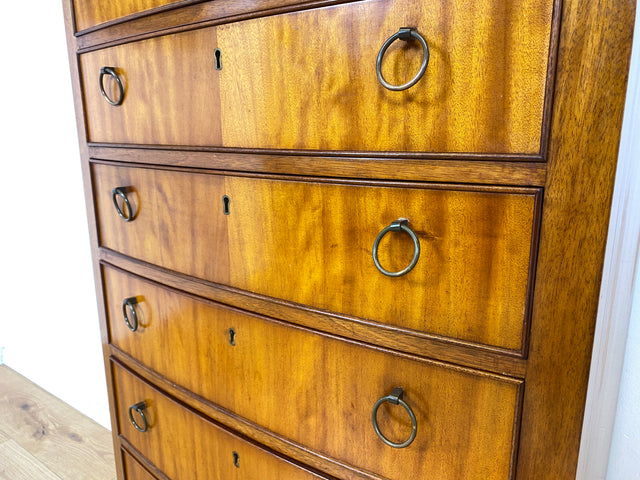 WMK Stilvoller und sehr gut erhaltener dänischer Hochschrank , Vollholz in Mahagoni , mit Schubladen  und Messingbeschlägen # Schrank Kommode Schubladenkommode Wäschekommode Highboard Stilmöbel Vintage