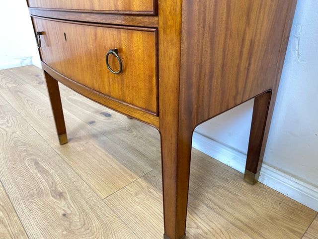 WMK Stilvoller und sehr gut erhaltener dänischer Hochschrank , Vollholz in Mahagoni , mit Schubladen  und Messingbeschlägen # Schrank Kommode Schubladenkommode Wäschekommode Highboard Stilmöbel Vintage