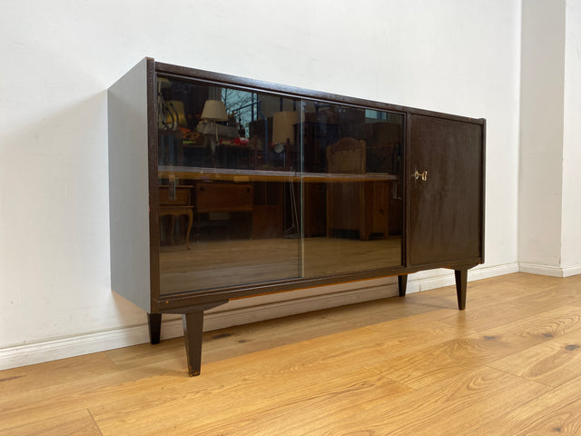 WMK Minimalistisches, gut erhaltenes & geräumiges Mid-Century Sideboard mit Schiebetüren aus Glas # Kommode Schrank Vitrinenkommode Vitrine Anrichte TV-Bank TV-Lowboard Rockabilly 50er 60er Vintage