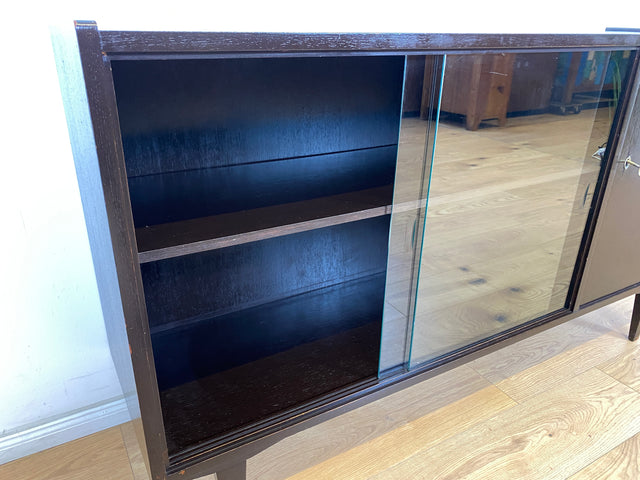 WMK Minimalistisches, gut erhaltenes & geräumiges Mid-Century Sideboard mit Schiebetüren aus Glas # Kommode Schrank Vitrinenkommode Vitrine Anrichte TV-Bank TV-Lowboard Rockabilly 50er 60er Vintage