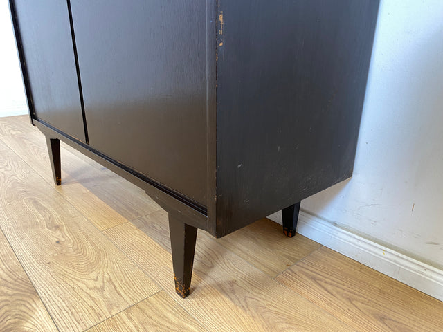 WMK Minimalistische und gut erhaltene Mid-Century Kommode aus vollem Eichenholz von VEB Möbelwerk Berlin  # Sideboard Fernsehkommode Wäschekommode TV-Lowboard TV-Board Schrank Vintage DDR 50er 60er