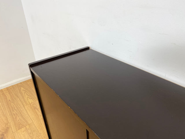 WMK Minimalistische und gut erhaltene Mid-Century Kommode aus vollem Eichenholz von VEB Möbelwerk Berlin  # Sideboard Fernsehkommode Wäschekommode TV-Lowboard TV-Board Schrank Vintage DDR 50er 60er