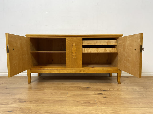 WMK Elegantes schwedisches 40er Jahre Sideboard , Vollholz, mit Originalgriffen & Holzapplikationen # Kommode Schrank Lowboard TV-Lowboard TV-Bank Wäschekommode Anrichte Vintage Jugendstil Mid-Century