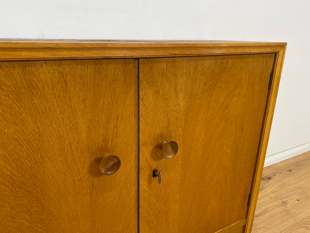 WMK Minimalistische und geräumige Mid-Century Kommode aus vollem Holz mit formschönen Holzgriffen # Schrank Sideboard Flurkommode Schuhschrank Schuhkommode Wäschekommode Retro Vintage 50er 60er