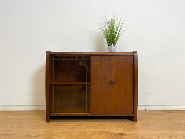 WMK Formschöne und gut erhaltene Mid-Century Barkommode aus vollem Holz mit original Schiebetüren # Kommode Sideboard Schränkchen Barschrank Bar Minibar Hausbar Vitrinenkommode 50er 60er Vintage Retro