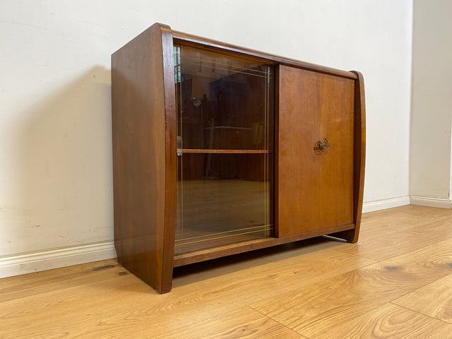 WMK Formschöne und gut erhaltene Mid-Century Barkommode aus vollem Holz mit original Schiebetüren # Kommode Sideboard Schränkchen Barschrank Bar Minibar Hausbar Vitrinenkommode 50er 60er Vintage Retro