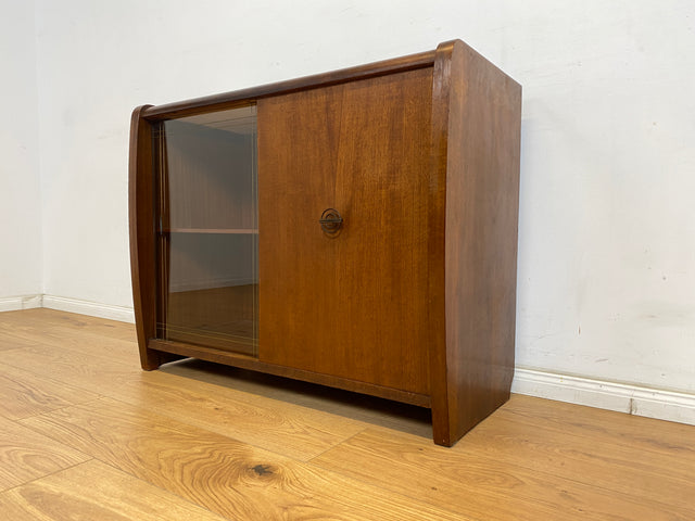 WMK Formschöne und gut erhaltene Mid-Century Barkommode aus vollem Holz mit original Schiebetüren # Kommode Sideboard Schränkchen Barschrank Bar Minibar Hausbar Vitrinenkommode 50er 60er Vintage Retro