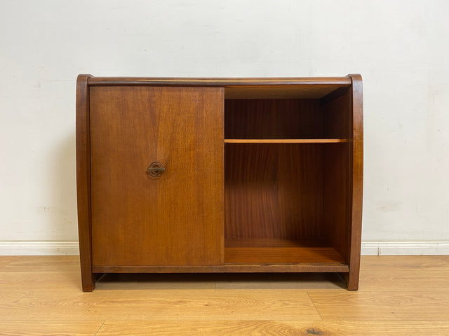 WMK Formschöne und gut erhaltene Mid-Century Barkommode aus vollem Holz mit original Schiebetüren # Kommode Sideboard Schränkchen Barschrank Bar Minibar Hausbar Vitrinenkommode 50er 60er Vintage Retro