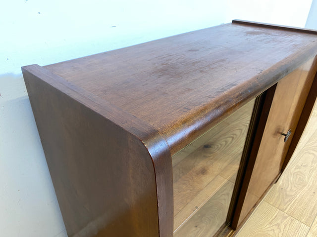 WMK Formschöne und gut erhaltene Mid-Century Barkommode aus vollem Holz mit original Schiebetüren # Kommode Sideboard Schränkchen Barschrank Bar Minibar Hausbar Vitrinenkommode 50er 60er Vintage Retro