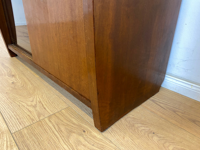 WMK Formschöne und gut erhaltene Mid-Century Barkommode aus vollem Holz mit original Schiebetüren # Kommode Sideboard Schränkchen Barschrank Bar Minibar Hausbar Vitrinenkommode 50er 60er Vintage Retro