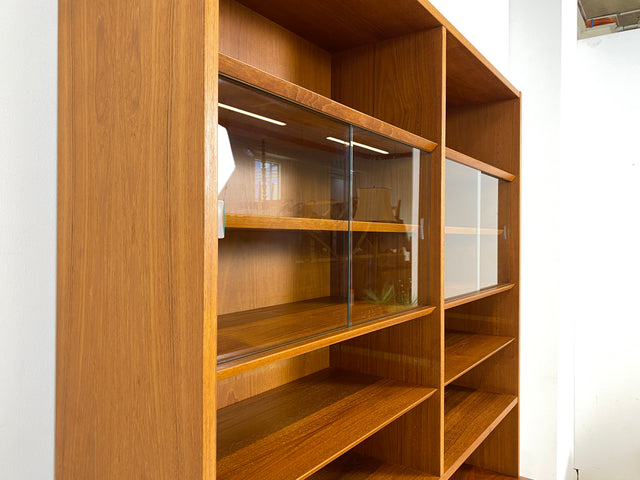 WMK Hochwertiges & sehr gut erhaltenes skandinavisches Designerregal von Poul Hundevad , Massivholz in Teak # Vitrine Bücherschrank Bücherregal Sideboard Danish Design Mid-Century Vintage Teakholz