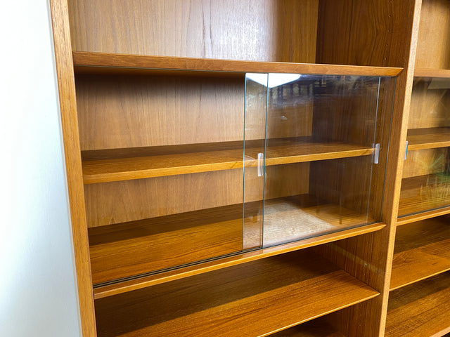 WMK Hochwertiges & sehr gut erhaltenes skandinavisches Designerregal von Poul Hundevad , Massivholz in Teak # Vitrine Bücherschrank Bücherregal Sideboard Danish Design Mid-Century Vintage Teakholz