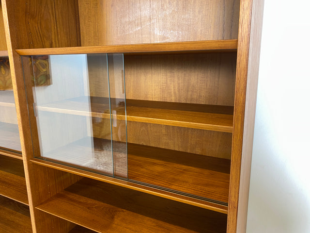 WMK Hochwertiges & sehr gut erhaltenes skandinavisches Designerregal von Poul Hundevad , Massivholz in Teak # Vitrine Bücherschrank Bücherregal Sideboard Danish Design Mid-Century Vintage Teakholz