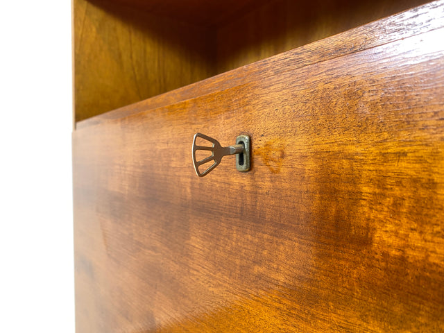 WMK Stilvoller und sehr gut erhaltener Mid-Century Schrank aus 1960, Vollholz Korpus auf neuen Metallfüßen # Highboard Schreibschrank Sekretär Barschrank Wäscheschrank Sideboard DDR Vintage Hairpin