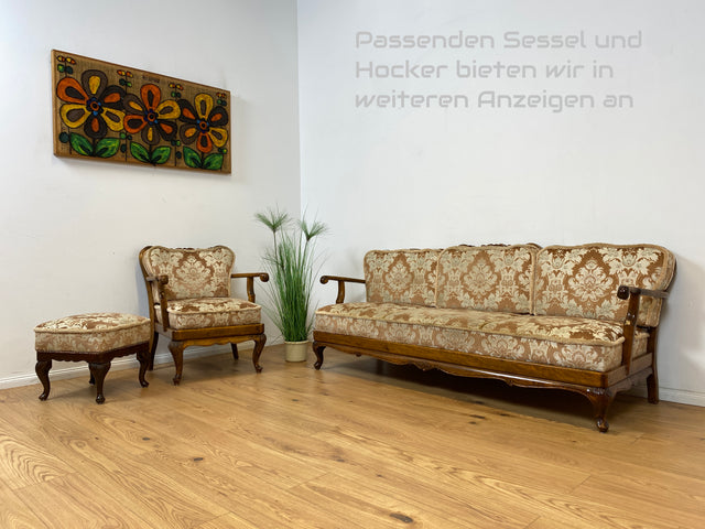 WMK Wunderschönes und gut erhaltenes 60er Jahre Chippendale Sofa mit feinem Brokat Bezug und Wiener Geflecht an der Rückseite # Couch 3-Sitzer 3er Liege Chaiselongue Sitzgarnitur Mid-Century Vintage