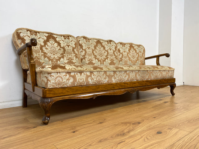 WMK Wunderschönes und gut erhaltenes 60er Jahre Chippendale Sofa mit feinem Brokat Bezug und Wiener Geflecht an der Rückseite # Couch 3-Sitzer 3er Liege Chaiselongue Sitzgarnitur Mid-Century Vintage