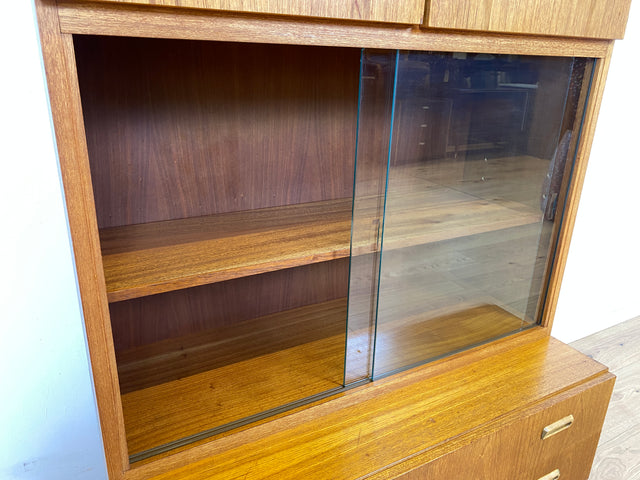 WMK Hochwertiger und sehr gut erhaltener Retro Highboard , Vollholz in Teak , aus 1973 von Brumax mit Schubladen & Vitrine # Schrank Bücherschrank Wohnzimmerschrank Kommode Vintage Teakholz 60er 70er