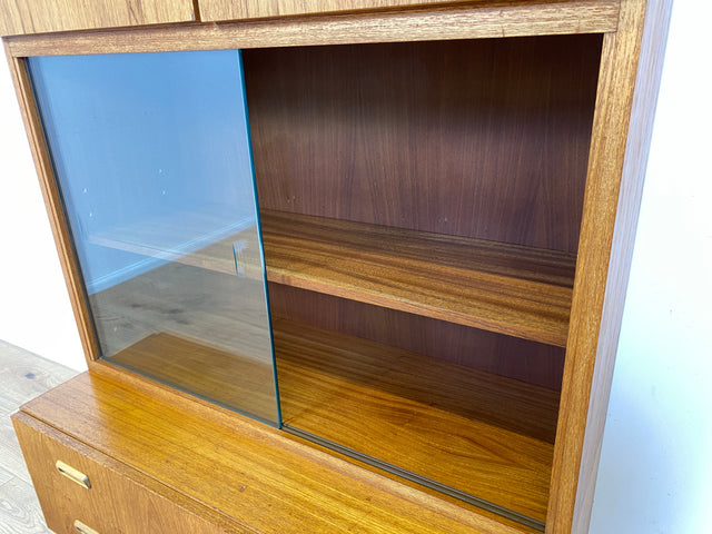 WMK Hochwertiger und sehr gut erhaltener Retro Highboard , Vollholz in Teak , aus 1973 von Brumax mit Schubladen & Vitrine # Schrank Bücherschrank Wohnzimmerschrank Kommode Vintage Teakholz 60er 70er