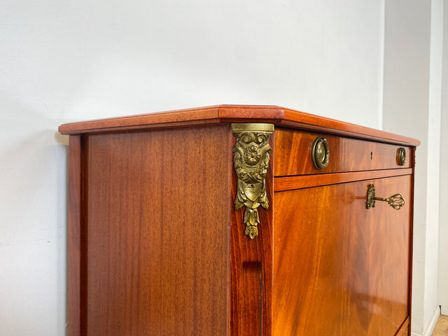 WMK Wunderschöner & sehr gut erhaltener skandinavischer Stilmöbel Barschrank mit verspiegeltem Barfach, Beleuchtung & edlen Messingbeschlägen # Schrank Barkommode Bar Kommode Hausbar Highboard Vintage