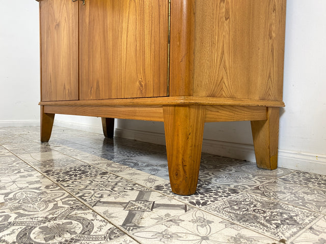 WMK Formschöne und hochwertige 50er Jahre Kommode aus vollem Holz mit toller Maserung und konischen Füßen # Schrank Sideboard Wäschekommode Flurkommode Schuhschrank Weichholz Mid-Century Vintage 60er