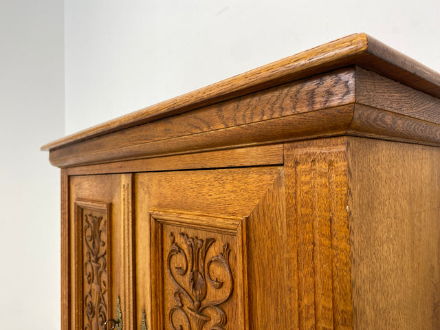 WMK Edler und sehr gut erhaltener antiker Stollenschrank aus Dänemark in massiver Eiche mit Schublade & Messingbeschlägen # Schrank Vertiko Highboard Geschirrschrank Wäscheschrank Jugendstil Vintage