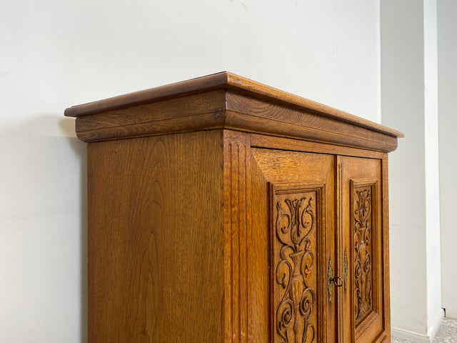 WMK Edler und sehr gut erhaltener antiker Stollenschrank aus Dänemark in massiver Eiche mit Schublade & Messingbeschlägen # Schrank Vertiko Highboard Geschirrschrank Wäscheschrank Jugendstil Vintage