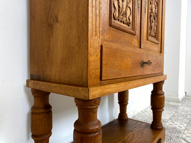 WMK Edler und sehr gut erhaltener antiker Stollenschrank aus Dänemark in massiver Eiche mit Schublade & Messingbeschlägen # Schrank Vertiko Highboard Geschirrschrank Wäscheschrank Jugendstil Vintage