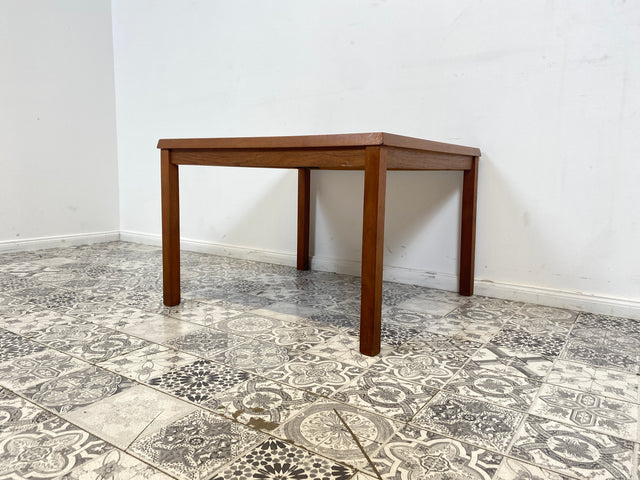 WMK Stilvoller und sehr gut erhaltener skandinavischer Couchtisch aus Dänemark, Teakholz Rahmen mit kunstvollen Fliesen # Wohnzimmertisch Fliesentisch Coffee Table Sofatisch Danish Design Vintage