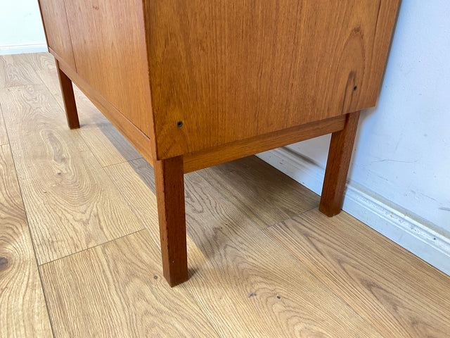 WMK Stilvolle und gut erhaltene skandinavische Vitrine in Teakholz mit schönen Holzgriffen # Highboard Schrank Bücherschrank Büchervitrine Kommode Sideboard Danish Design Vintage Mid-Century Teak 60er