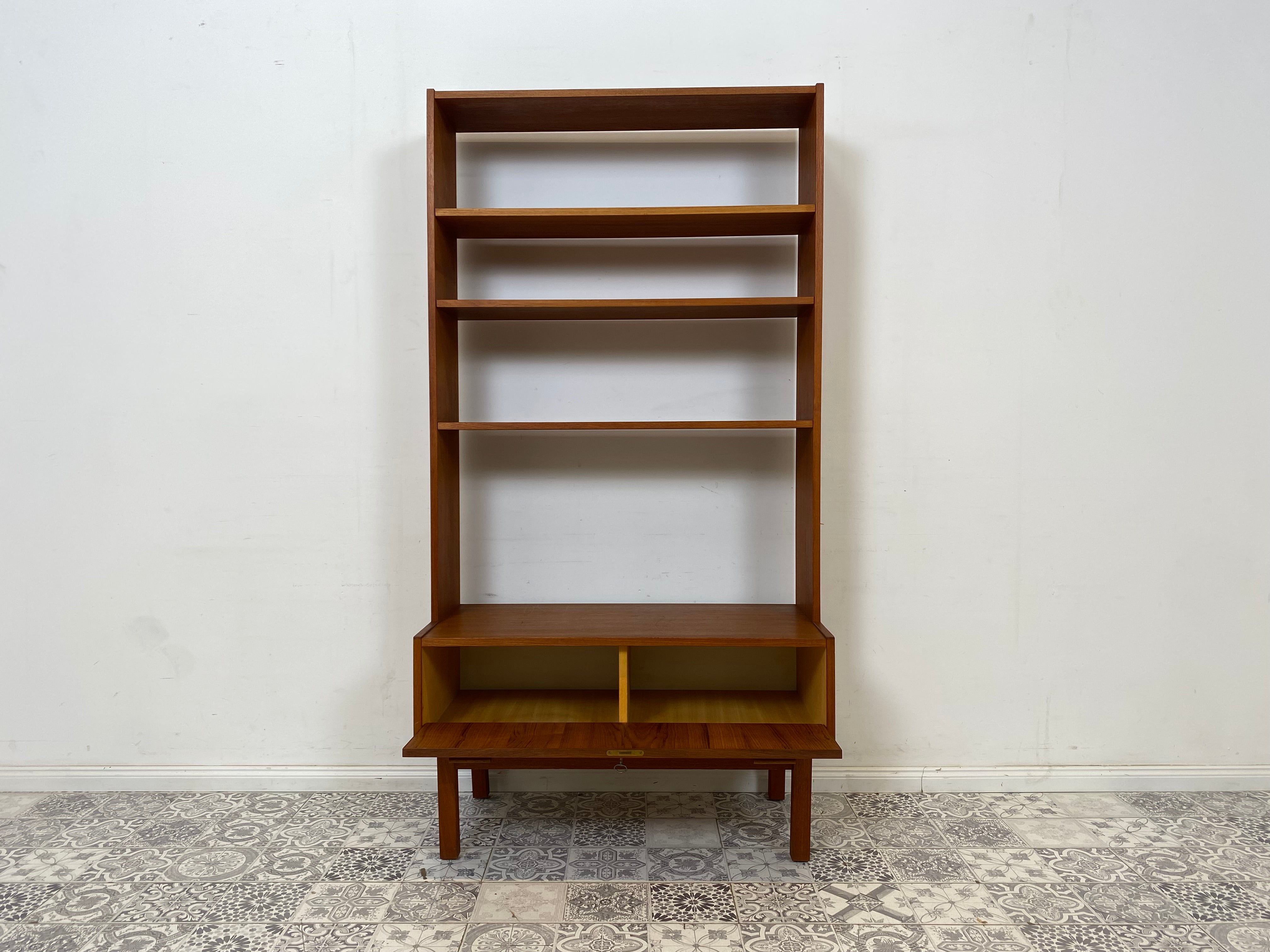 WMK Hochwertiger und sehr gut erhaltener Danish Design Regalschrank in Teak - Regal Highboard Bücherregal store Skandinavisch Mid-Century Teak - Lieferung möglich