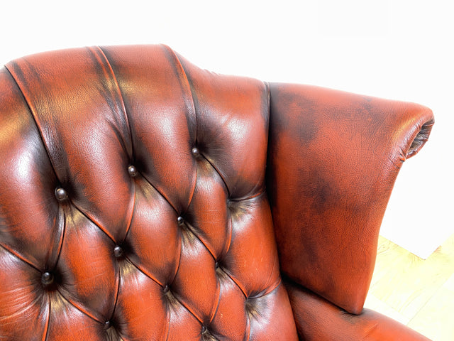 WMK Hochwertiges und gut erhaltenes original englisches Wingback Chesterfield Sofa in gestepptem Echtleder Bezug # Ledersofa Ledercouch 3-Sitzer Ohrensessel Queen Anne Leather Leder High Back Vintage