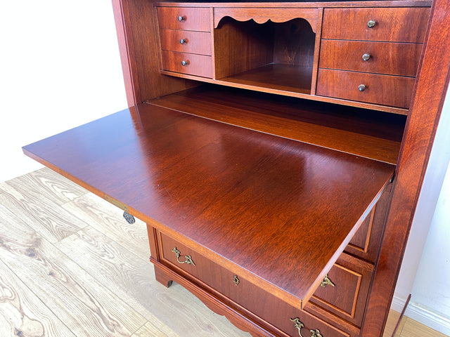 WMK Vornehmer und sehr gut erhaltener Vintage Sekretär in antikem Stil aus Vollholz in edlem Mahagoni mit feinen Messinggriffen # Schreibschrank Schreibtisch Highboard Schrank Desk Biedermeier Vintage