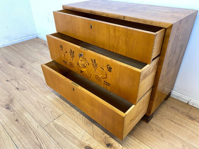 Besonders schöne helle skandinavische Art Deco Kommode aus vollem Holz mit Schubladen und Intarsien I Schubladenkommode Wäschekommode Sideboard Schrank Antik Vintage I