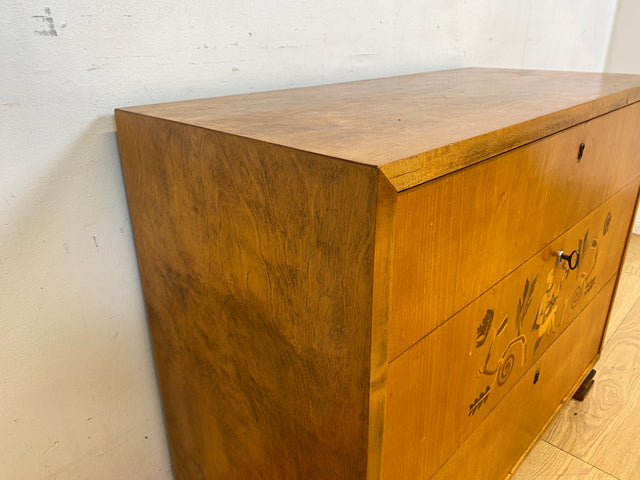 Besonders schöne helle skandinavische Art Deco Kommode aus vollem Holz mit Schubladen und Intarsien I Schubladenkommode Wäschekommode Sideboard Schrank Antik Vintage I