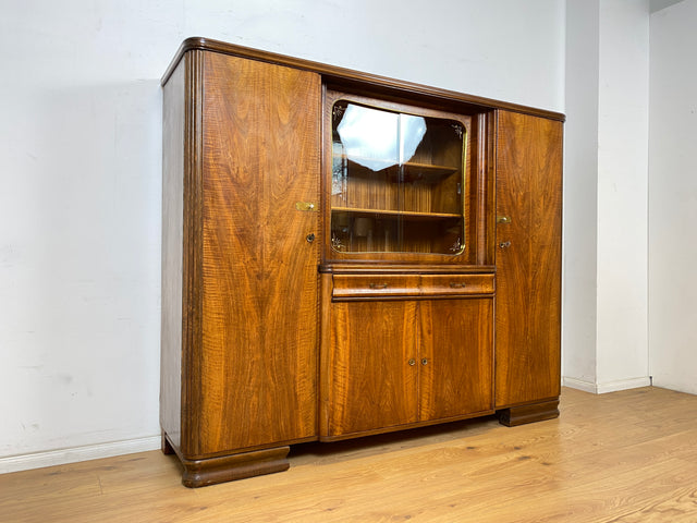 WMK Formschöner & sehr gut erhaltener 1930er Jahre Art Deco Wohnzimmerschrank aus vollem Holz mit Vitrine, Schubladen & Messingbeschlägen # Schrank Highboard Vitrinenschrank Sideboard Anrichte Vintage